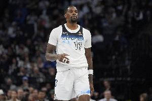 撑起了轮换！里德12中6砍16分10板&其中4个前场板 另有2助2断