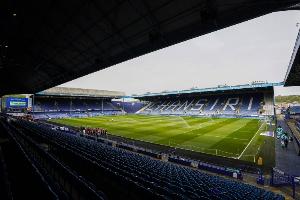 队报：谢周三破产扣分后，球迷们买门票、买商品拯救俱乐部