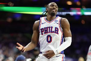 填满数据栏！马克西上半场11中5&三分6中3 拿到16分3板4助1断1帽