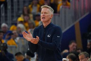 科尔：库里不在我们也能拉开空间 三分只是吉米武器库的第七选项