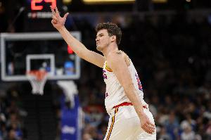 科尔：首发中锋做轮换可能将是常态 波斯特正成长为一个优秀球员