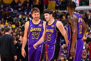 东契奇会发短信说什么？里夫斯：他可能会说我太菜了 投丢14个球