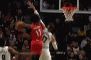 奋力追赶！谢顿-夏普干拔三分命中 随后又造瓦兰犯规2罚1中