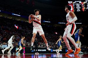 斯普利特谈缺少控卫：我们本就没有传统控卫 谁拿球谁推进