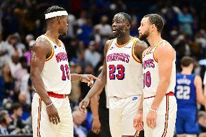 追梦：库里会在餐桌上开玩笑地提起比赛中发生的事 夹杂在闲聊里